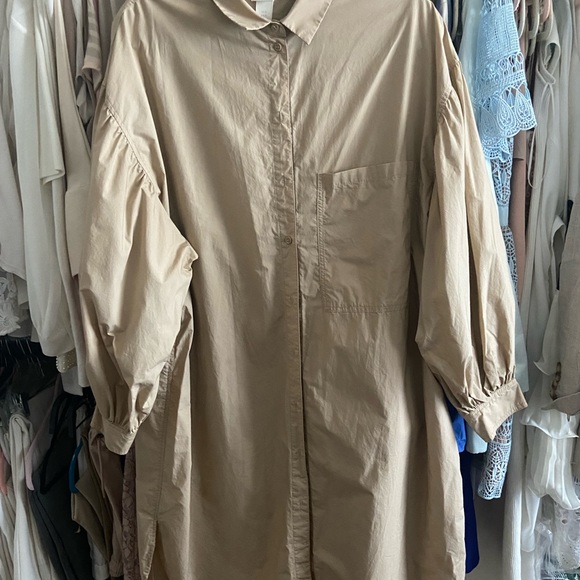 Robe chemise H&M couleur sable. Fait très ample. Jolies manches ballons - Picture 3 of 3